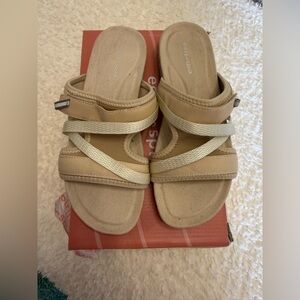Women’s Easy Spirit Shells Taupe 9.5 Sandal
